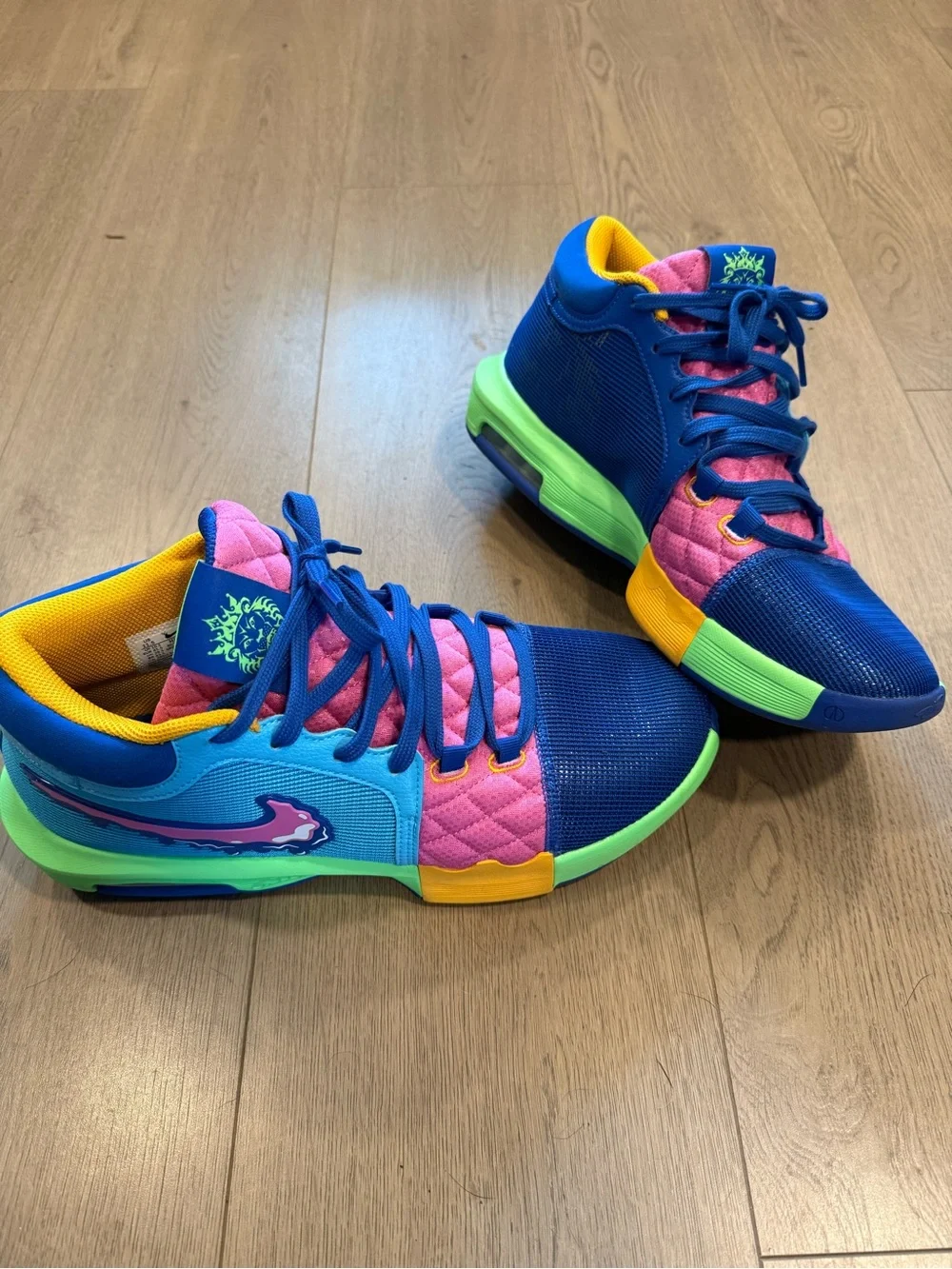 Nike LeBron Witness 8